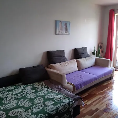 Stronska Apartment *